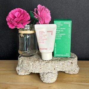 Innisfree Cherry Blossom‎ Glow Jelly Cream